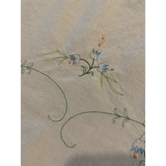 Handmade Tablecloth Oval 96"x62" Beige Machine Embroidery Pink Roses Tendrils - Picture 4 of 9